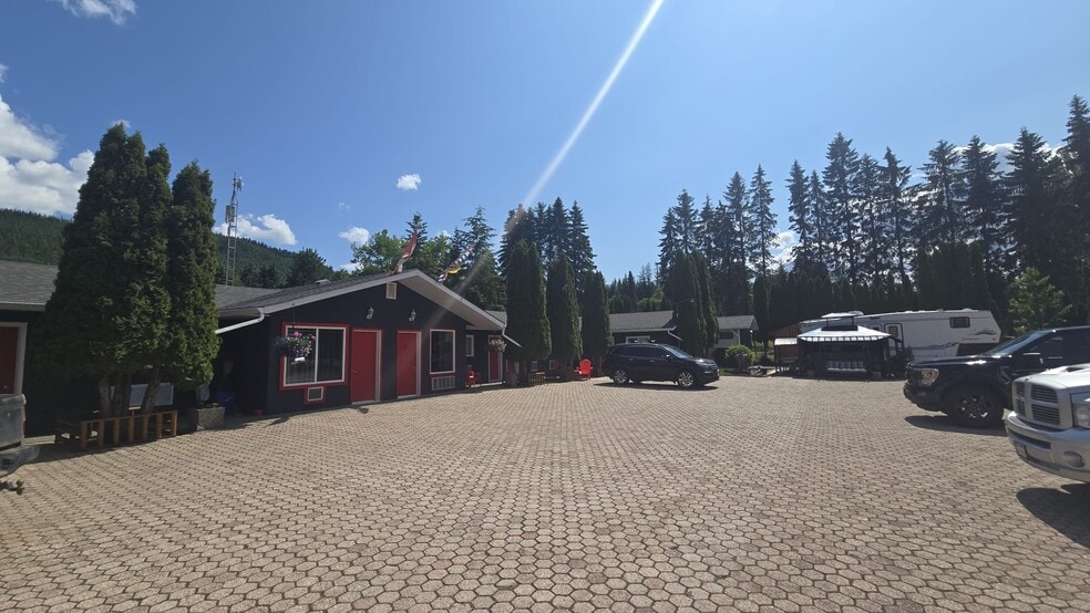 101 Oak St, Fauquier, BC for sale - Building Photo - Image 2 of 31
