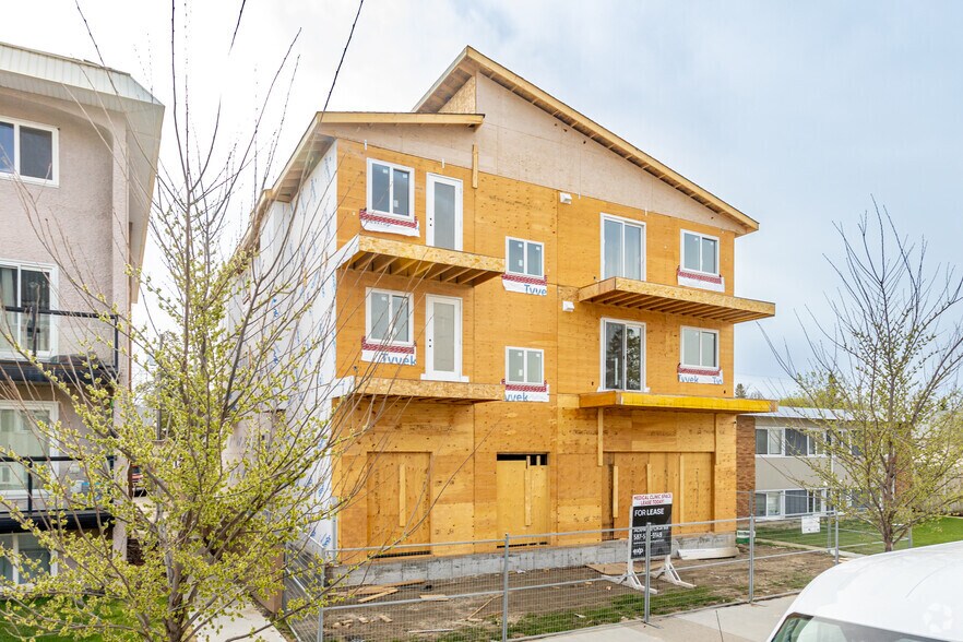 11425 124 St NW, Edmonton, AB à louer - Photo du bâtiment - Image 2 de 2