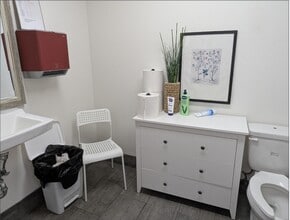 2004-2016 34 Av SW, Calgary, AB for lease Interior Photo- Image 1 of 10