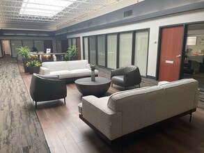 301 Sovereign Ct, Manchester, MO for sale Interior Photo- Image 2 of 5