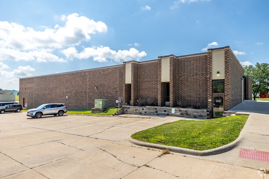 3127 SW 61st St, Des Moines, IA à louer - Photo du bâtiment - Image 2 de 8