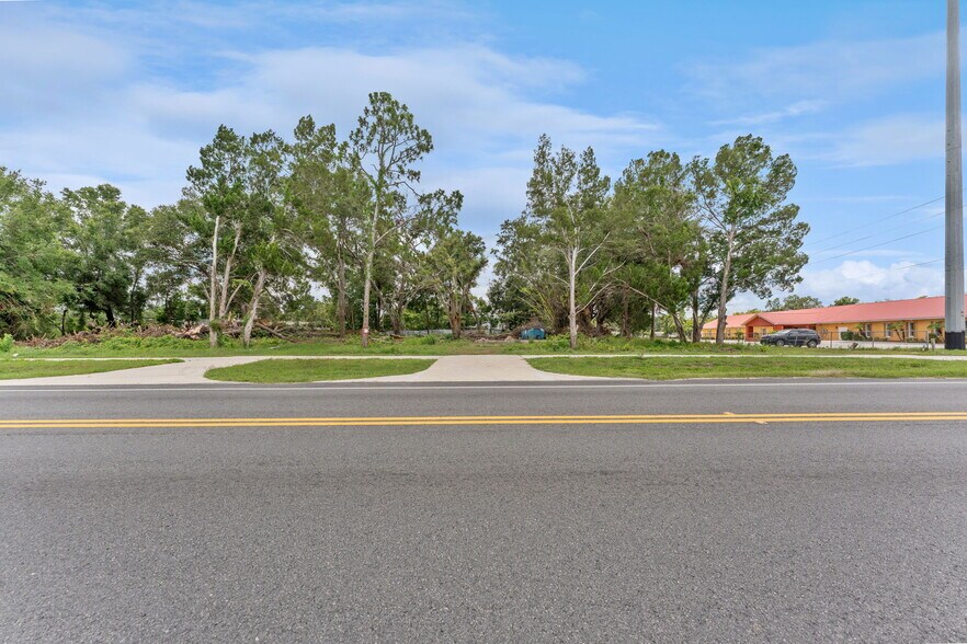 38650 County Road 54, Zephyrhills, FL à vendre - Photo du bâtiment - Image 2 de 20