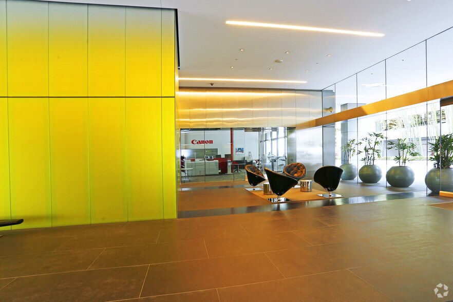 207 N Goode Ave, Glendale, CA à louer - Hall d’entrée - Image 2 de 4