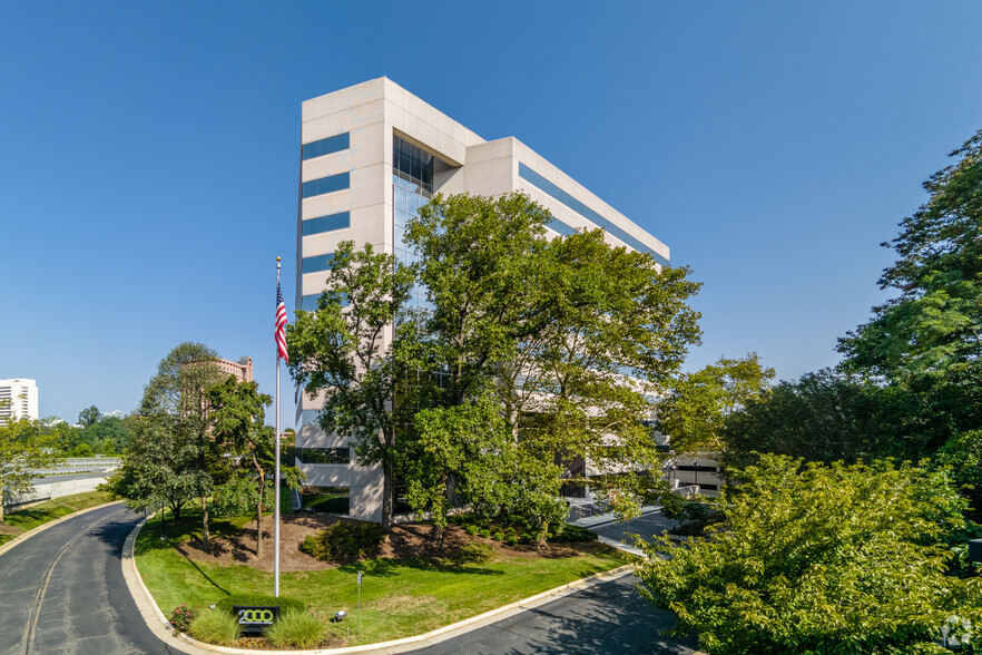 2000 Corporate Ridge Rd, McLean, VA for lease - Primary Photo - Image 1 of 20