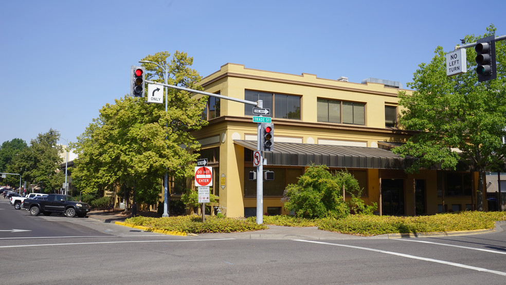 525 Trade St SE, Salem, OR à vendre - Photo du bâtiment - Image 1 de 1