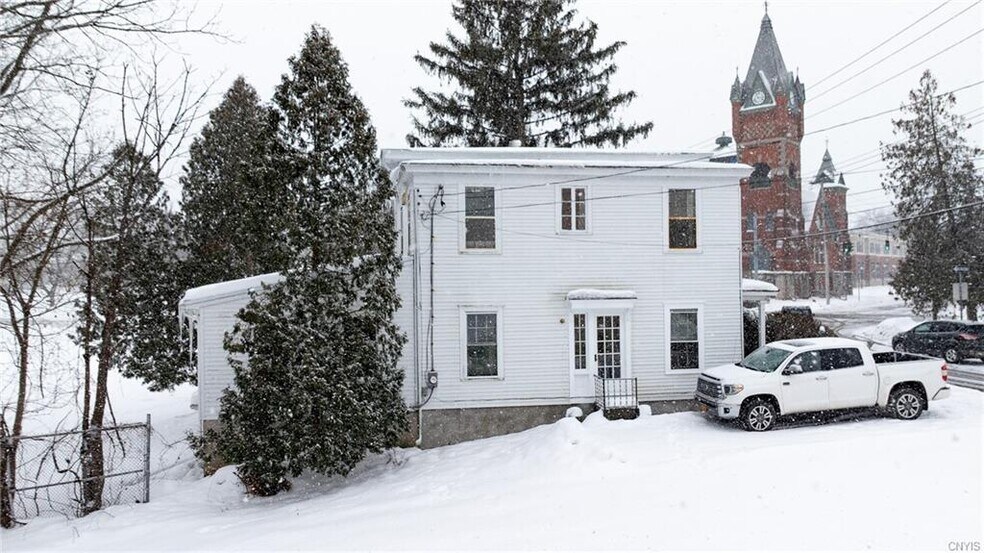 233 Cedar St, Oneida, NY à vendre - Photo du bâtiment - Image 2 de 11