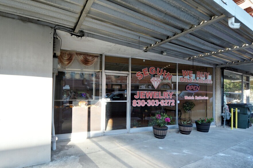 108 N Austin St, Seguin, TX for sale - Building Photo - Image 2 of 11