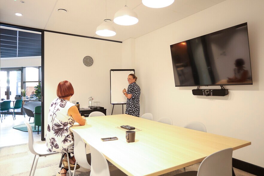 London Rd, Stevenage à louer - Photo du bâtiment - Image 3 de 8