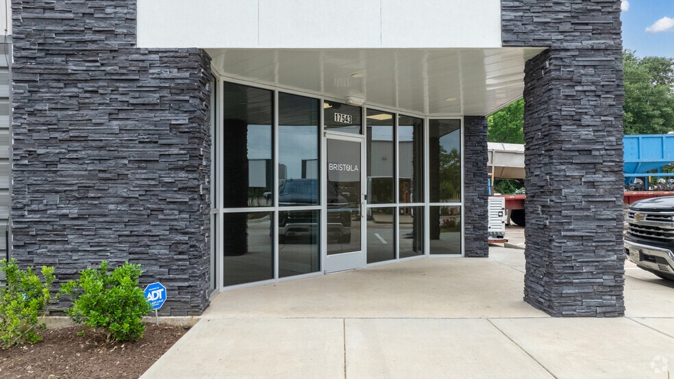 17543 Roberts Rd, Hockley, TX for lease - Building Photo - Image 2 of 9