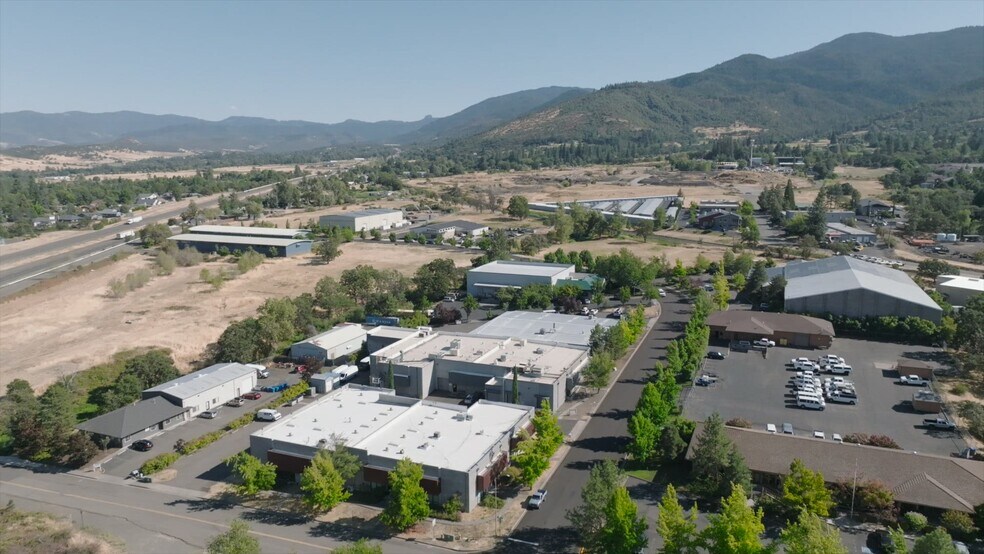 710 Jefferson Ave, Ashland, OR à vendre - Vidéo sur l’inscription commerciale - Image 2 de 18