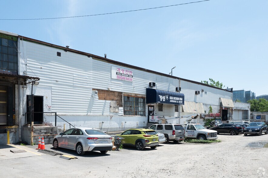 129-02 Northern Blvd, Corona, NY for sale - Primary Photo - Image 1 of 5