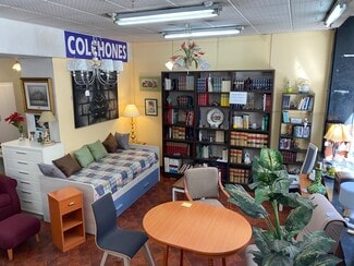 Plus de détails pour Multi-résidentiel à vendre