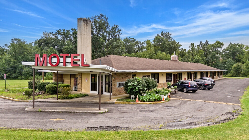 1058 Hausman Rd, Allentown, PA for sale - Building Photo - Image 3 of 31