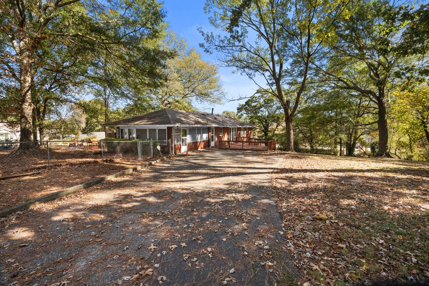 957 Astor Ave, Forest Park, GA for sale - Building Photo - Image 2 of 6