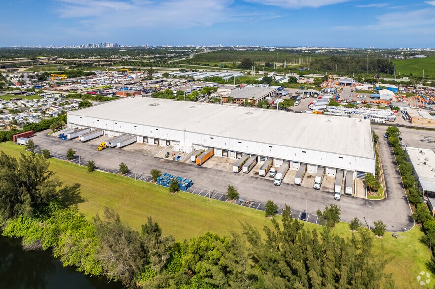 3501 Burris Rd, Davie, FL à louer - Photo du bâtiment - Image 2 de 13