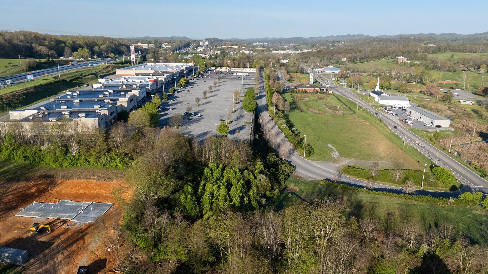 16600 Highlands Center Blvd, Bristol, VA for lease Primary Photo- Image 1 of 7