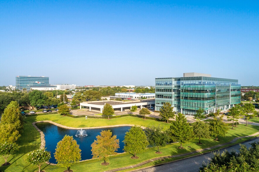 455 E Medical Center Blvd, Webster, TX for lease - Building Photo - Image 3 of 18