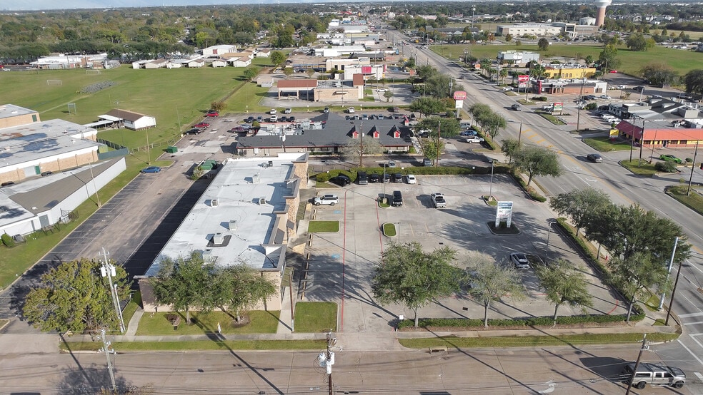 4001 Spencer Hwy, Pasadena, TX for lease - Building Photo - Image 3 of 9