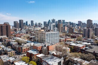 3575 Boul Saint-Laurent, Montréal, QC - Aérien  Vue de la carte - Image1