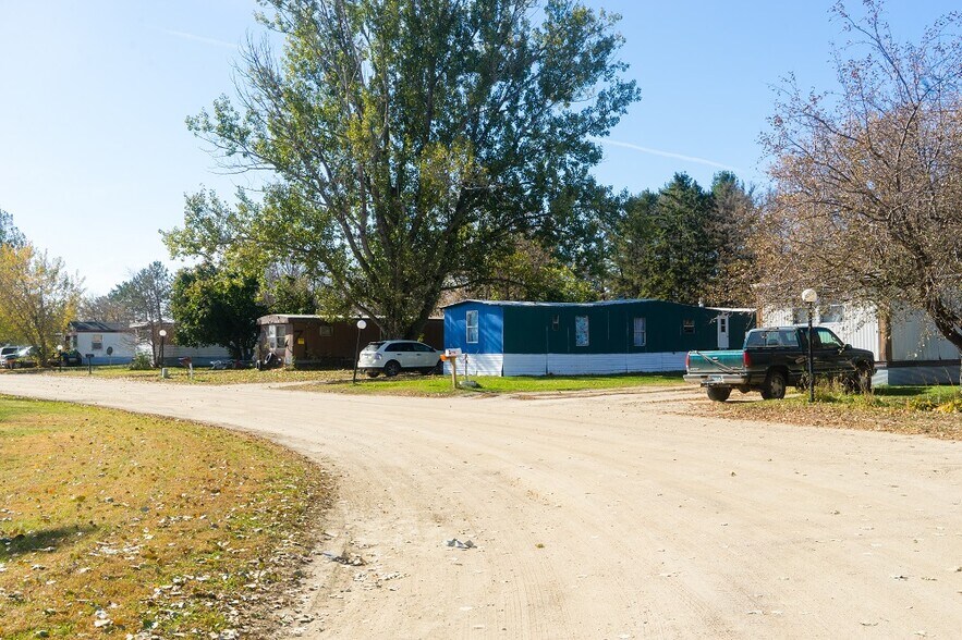 102 NE Clark Dr, Verndale, MN à vendre - Photo du bâtiment - Image 2 de 11