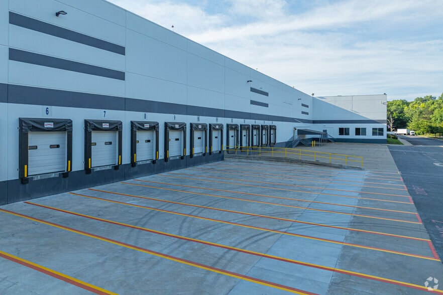 1020 Airport 100 Way, Hanover, MD for lease - Building Photo - Image 2 of 5