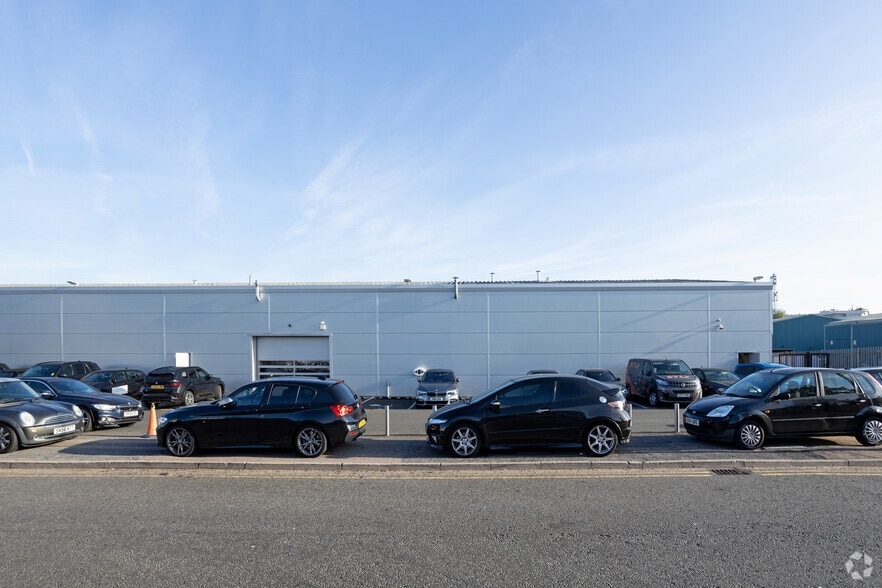 9C Chester Rd, Borehamwood for lease - Building Photo - Image 2 of 3