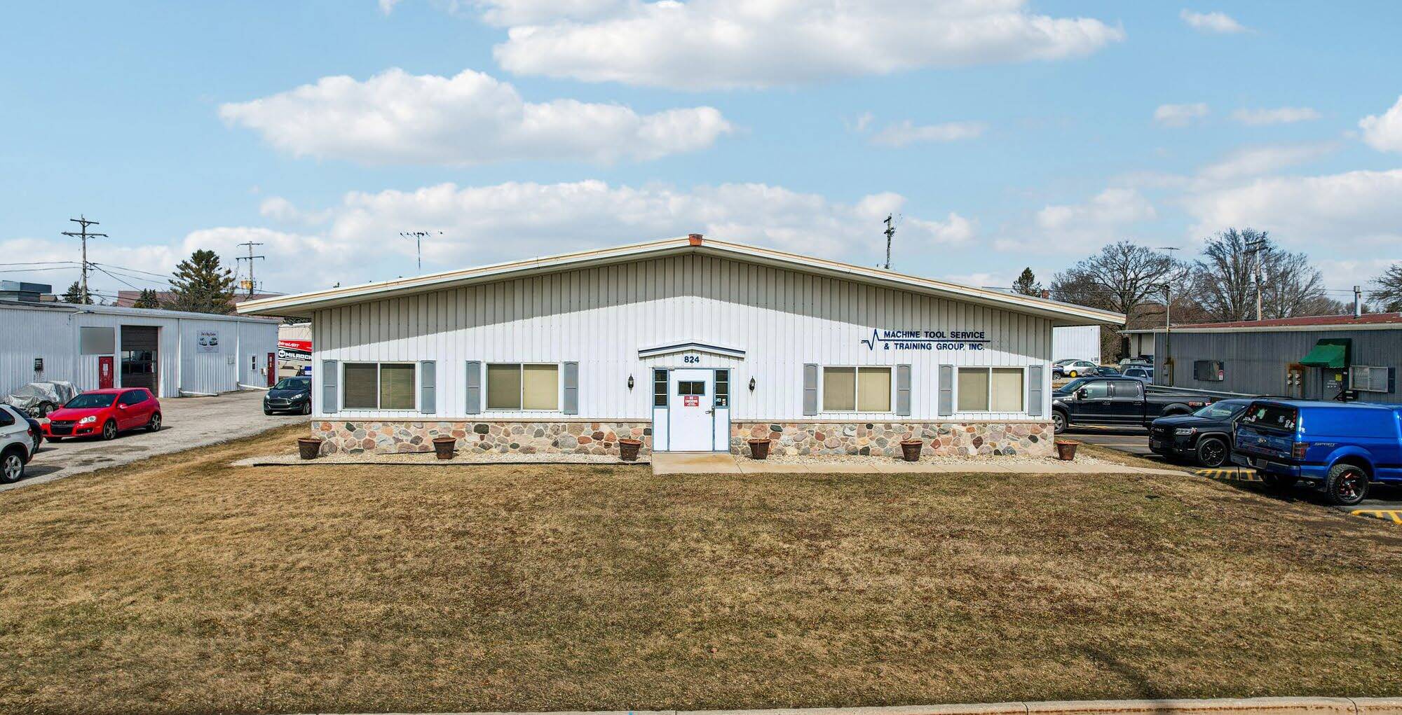 824 Philip Dr, Waukesha, WI for sale Building Photo- Image 1 of 5