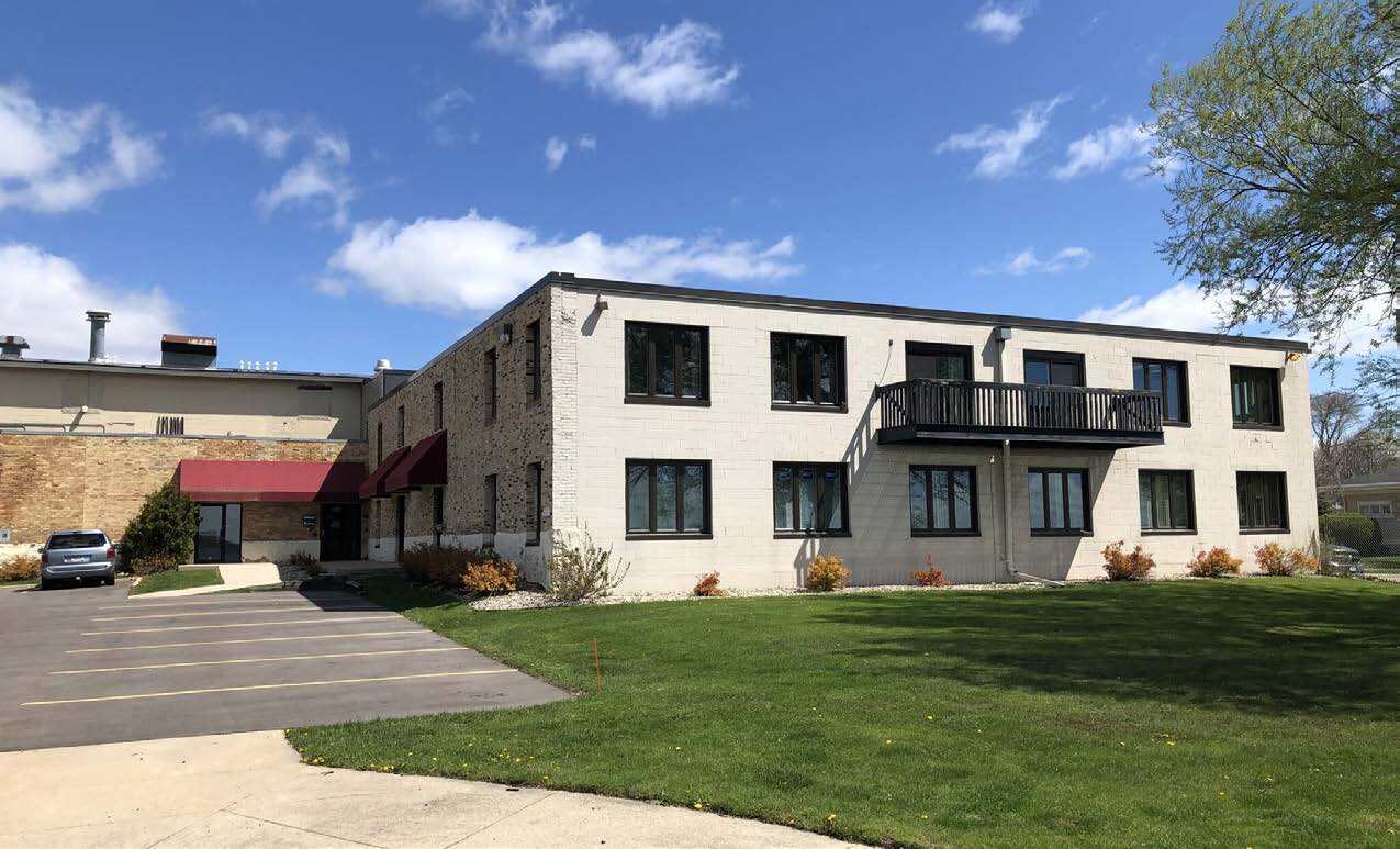 627 Bay Shore Dr, Oshkosh, WI à louer Photo du bâtiment- Image 1 de 8