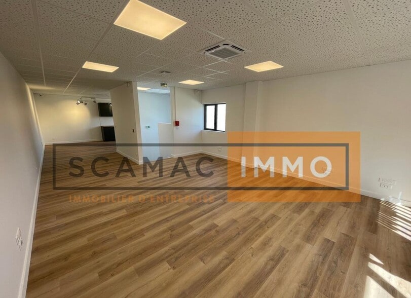 Industrial in Courtry for lease - Building Photo - Image 3 of 8