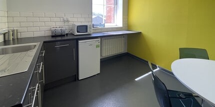 Huddersfield Rd, Oldham à louer Photo intérieure- Image 1 de 2