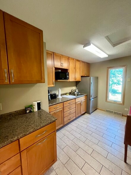 7989 Lake Dr, Circle Pines, MN for sale - Building Photo - Image 3 of 8