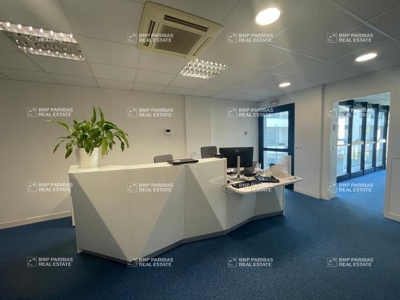 Office in Rennes for lease - Interior Photo - Image 3 of 6