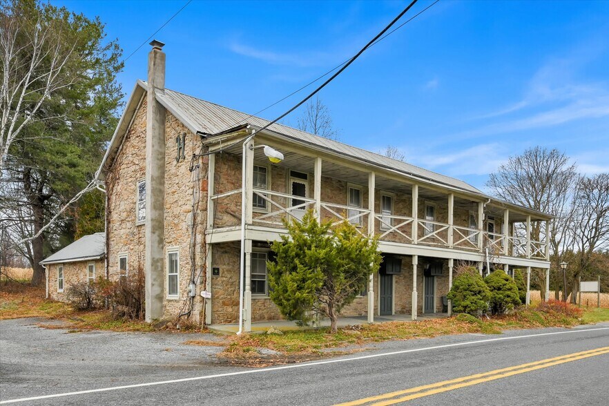 349 Huffs Church Rd, Mertztown, PA à vendre - Photo du bâtiment - Image 1 de 92