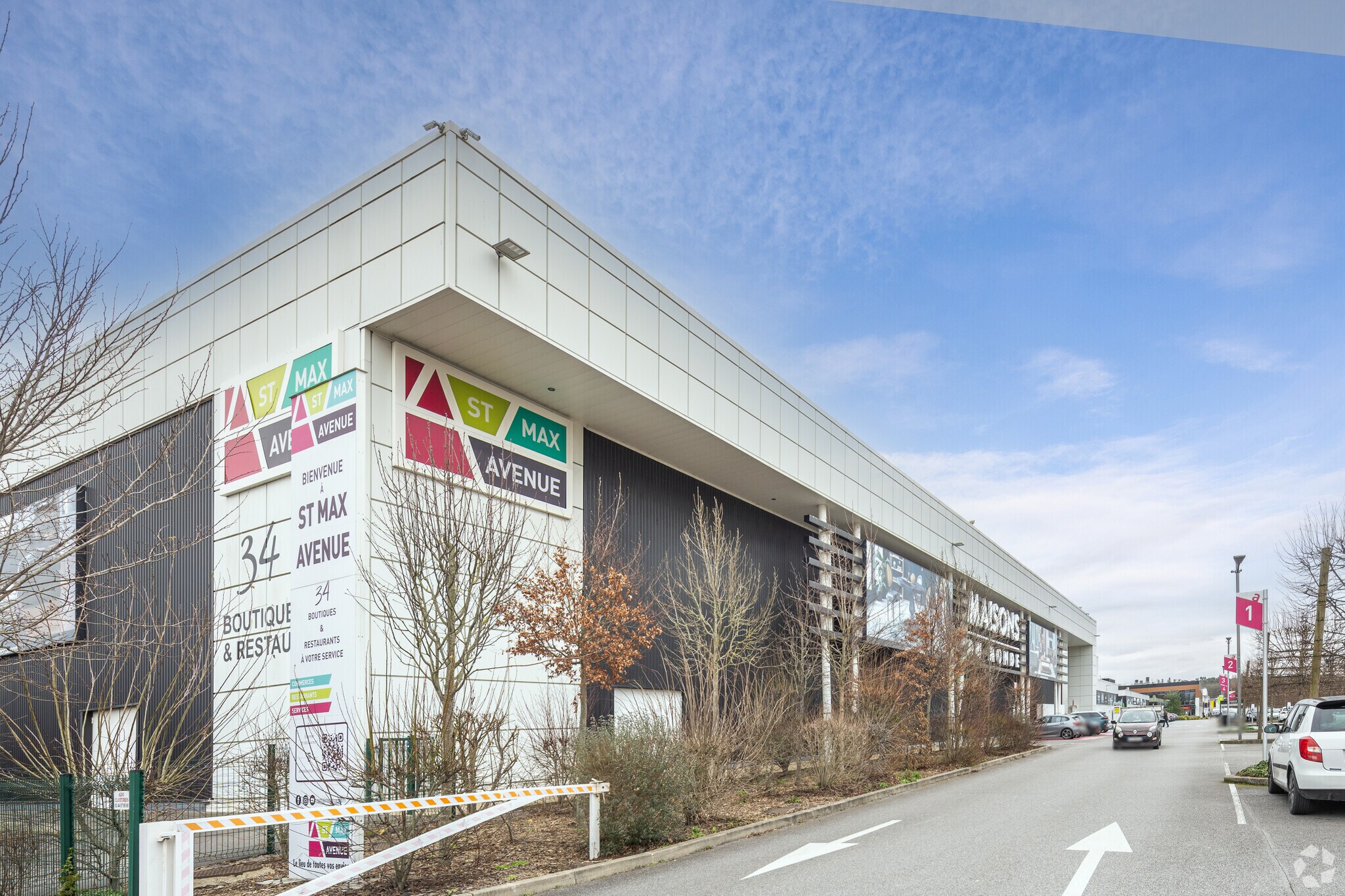 201 Rue Des Girondins, Saint-Maximin for lease Primary Photo- Image 1 of 3