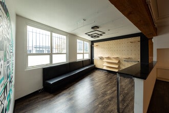 49 Dunlevy Ave, Vancouver, BC à louer Photo du bâtiment- Image 1 de 8