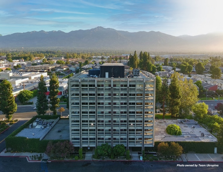 612 W Duarte Rd, Arcadia, CA à vendre - Photo du bâtiment - Image 2 de 5