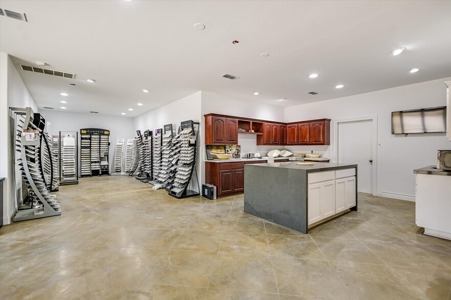 22108 Odell Fairway Trl, Spicewood, TX for sale - Building Photo - Image 3 of 31