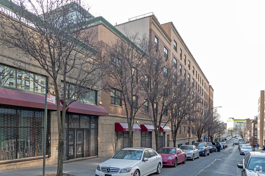 488 E 164th St, Bronx, NY for lease - Building Photo - Image 3 of 5