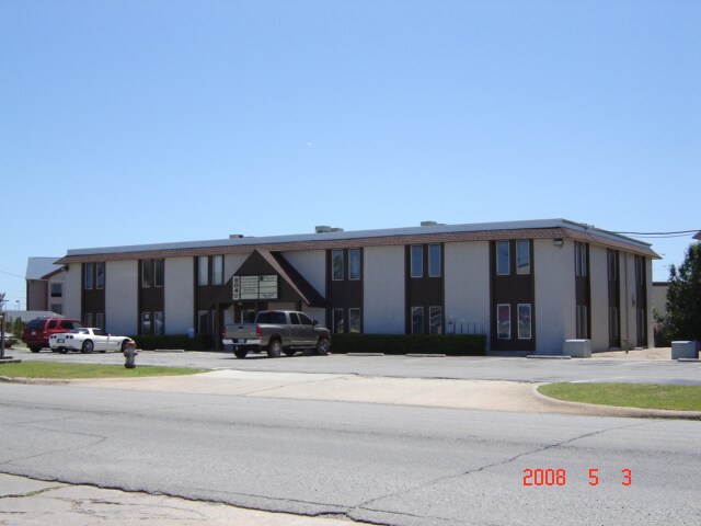 804 W Curtis Dr, Midwest City, OK à louer - Photo du bâtiment - Image 1 de 2