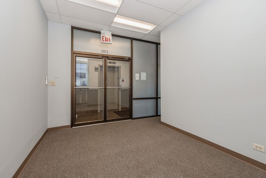 10522 S Cicero, Oak Lawn, IL for lease - Interior Photo - Image 2 of 6