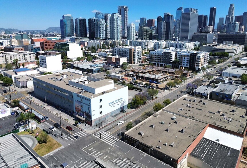 1525 S Broadway, Los Angeles, CA à louer - Aérien - Image 3 de 20