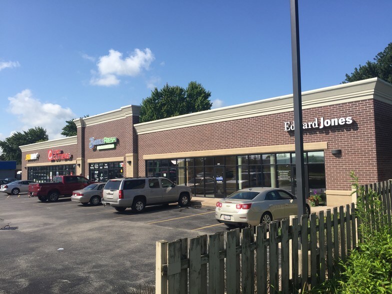 2101-2151 Crooks Ave, Kaukauna, WI for lease - Primary Photo - Image 1 of 10