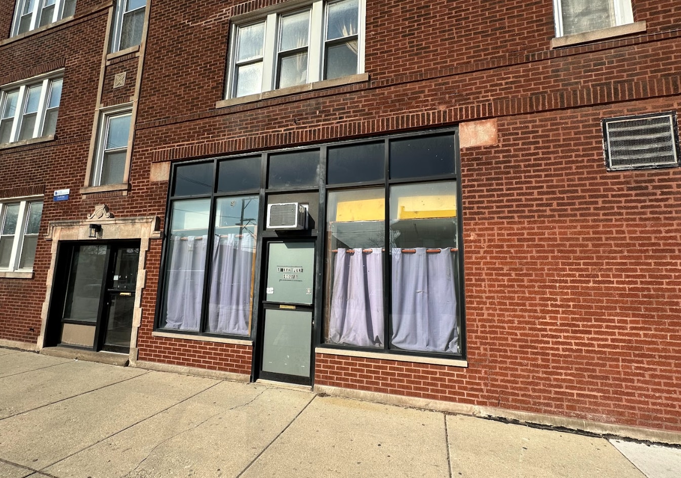 2354 N Saint Louis Ave, Chicago, IL for lease Interior Photo- Image 1 of 2