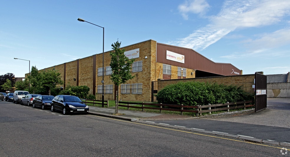 3-7 Cumberland Ave, London for lease - Building Photo - Image 2 of 6