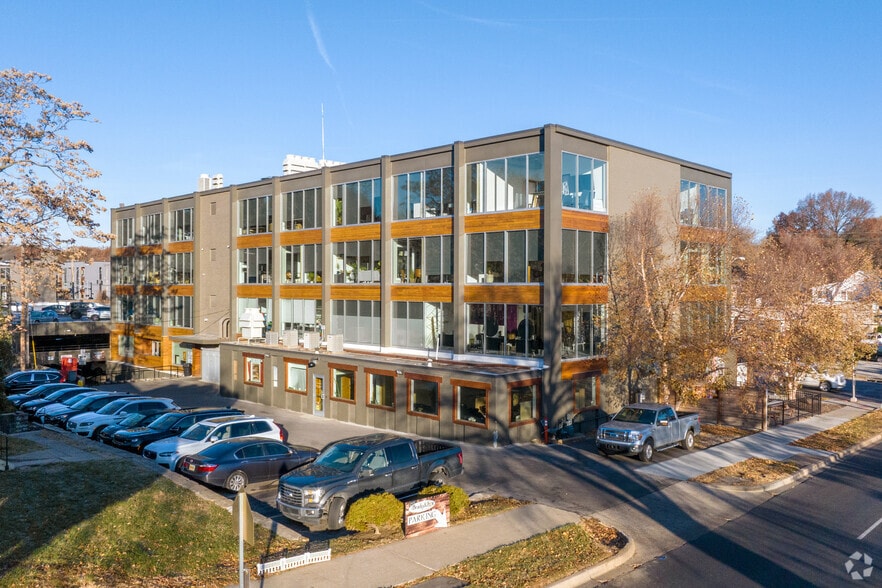 751 E 63rd St, Kansas City, MO for lease - Primary Photo - Image 1 of 6