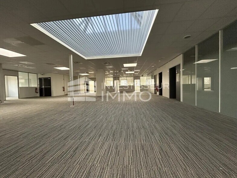 Office in Cergy for lease - Interior Photo - Image 2 of 3