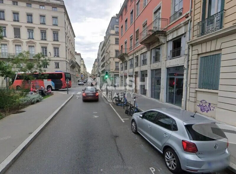 Retail in Lyon for lease - Building Photo - Image 2 of 2