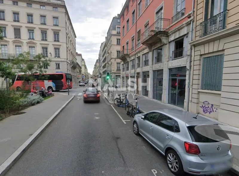 Commerce de détail dans Lyon à louer - Photo du bâtiment - Image 2 de 2