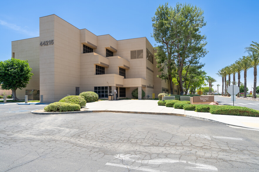 44215 15th St W, Lancaster, CA for lease - Building Photo - Image 3 of 25