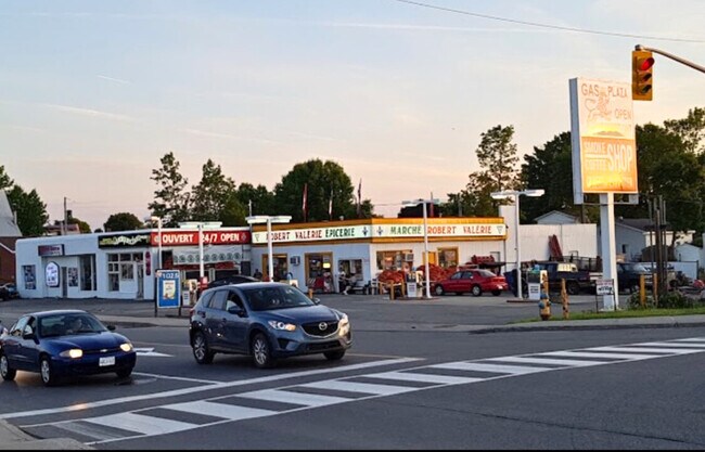Plus de détails pour 140 John St, Hawkesbury, ON - Commerce de détail à louer